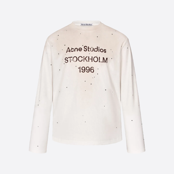 アクネ ストゥディオズ ダメージ加工の長袖Tシャツ（ホットドリル加工のレタリングプリント）