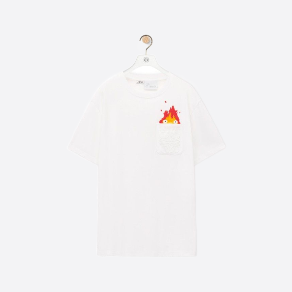 ロエベ×ヘイルズ ムービングキャッスル コラボレーション ポケット付き炎の刺繍入り半袖Tシャツ