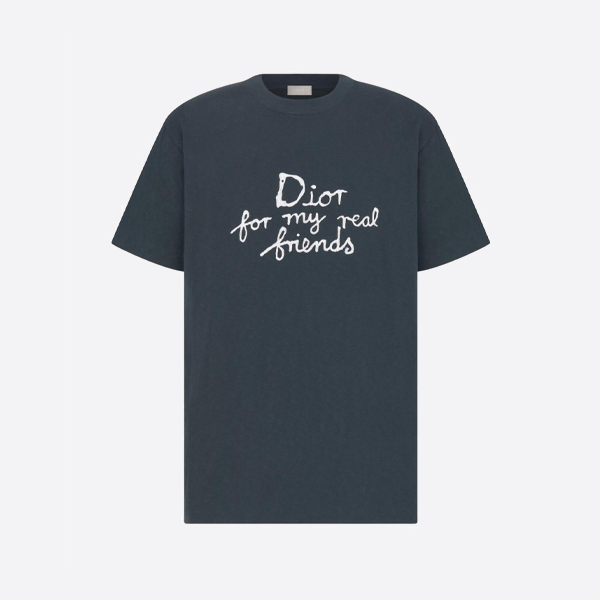 ディオールのスローガン刺繍入り半袖Tシャツ